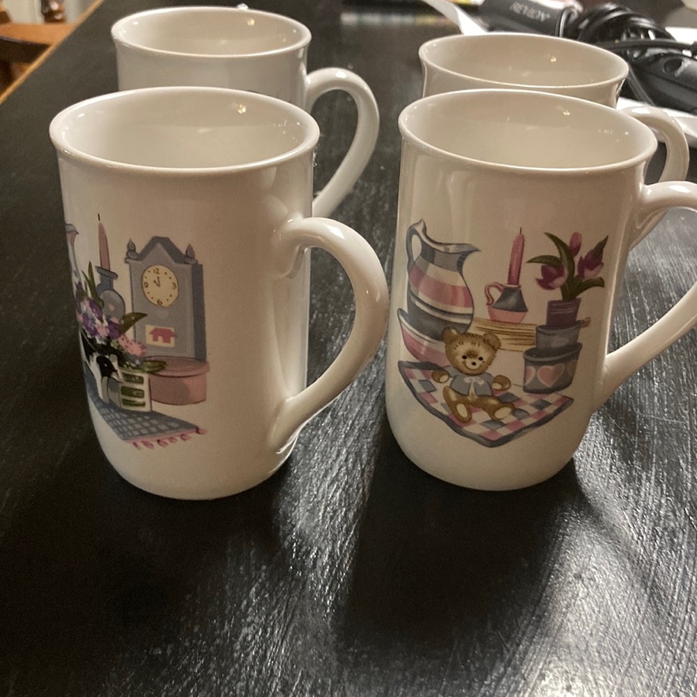 Charming White Ceramic Mugs with Bear Design